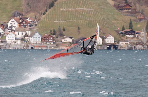 Tja, so guter Föhn mit so tollen Wellen in Murg laden natürlich ein.. (Bild von Paul Andreani - Danke)