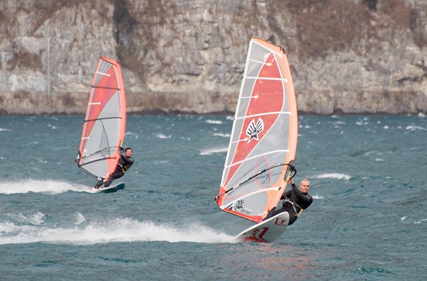 Pili und Pete am Heizen bei dem schönen aber kalten Föhn in Murg (Bild von Paul Andreani - Danke!)